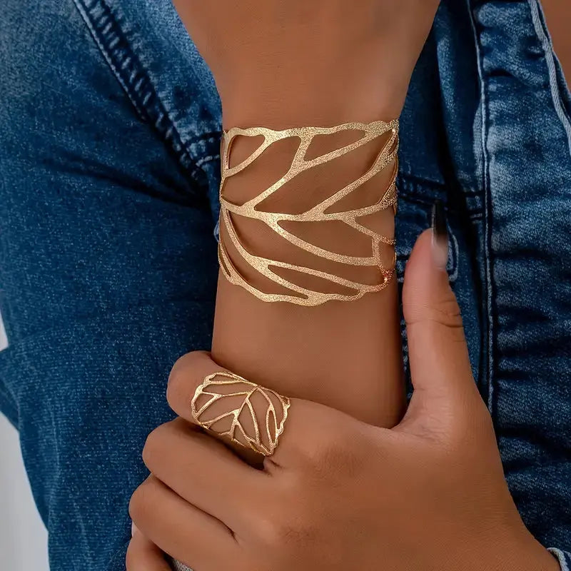 Elegantes Vintage-Armband mit Blattmotiv