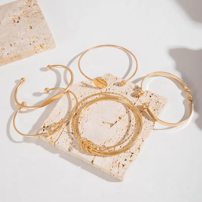 Elegantes Goldenes Armband-Set