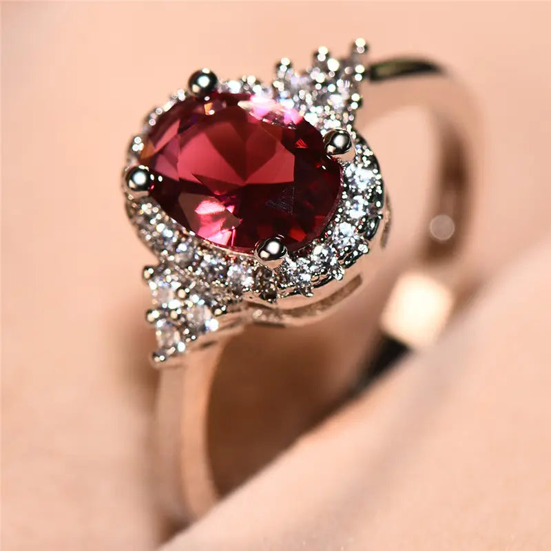 Eleganter Ring aus Weißgold mit Glut