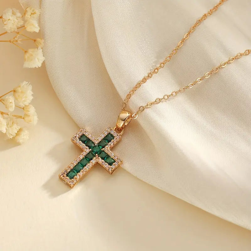 Elegante Smaragd Kreuz Anhänger Halskette
