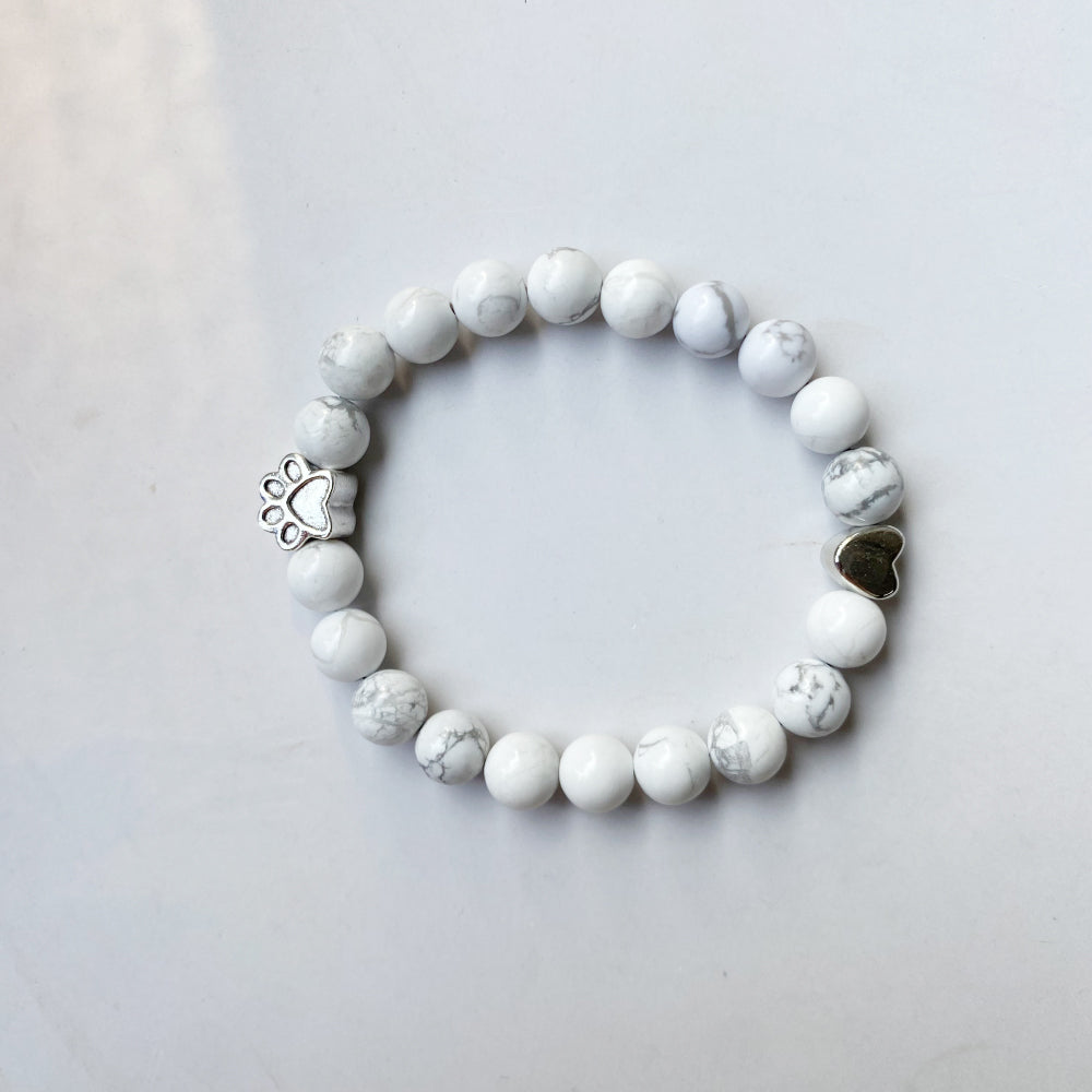 Natürliches Edelsteinarmband mit Pfoten- und Herzanhänger – Handgefertigtes Design