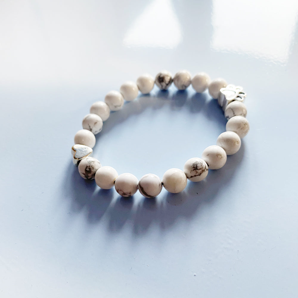 Natürliches Edelsteinarmband mit Pfoten- und Herzanhänger – Handgefertigtes Design