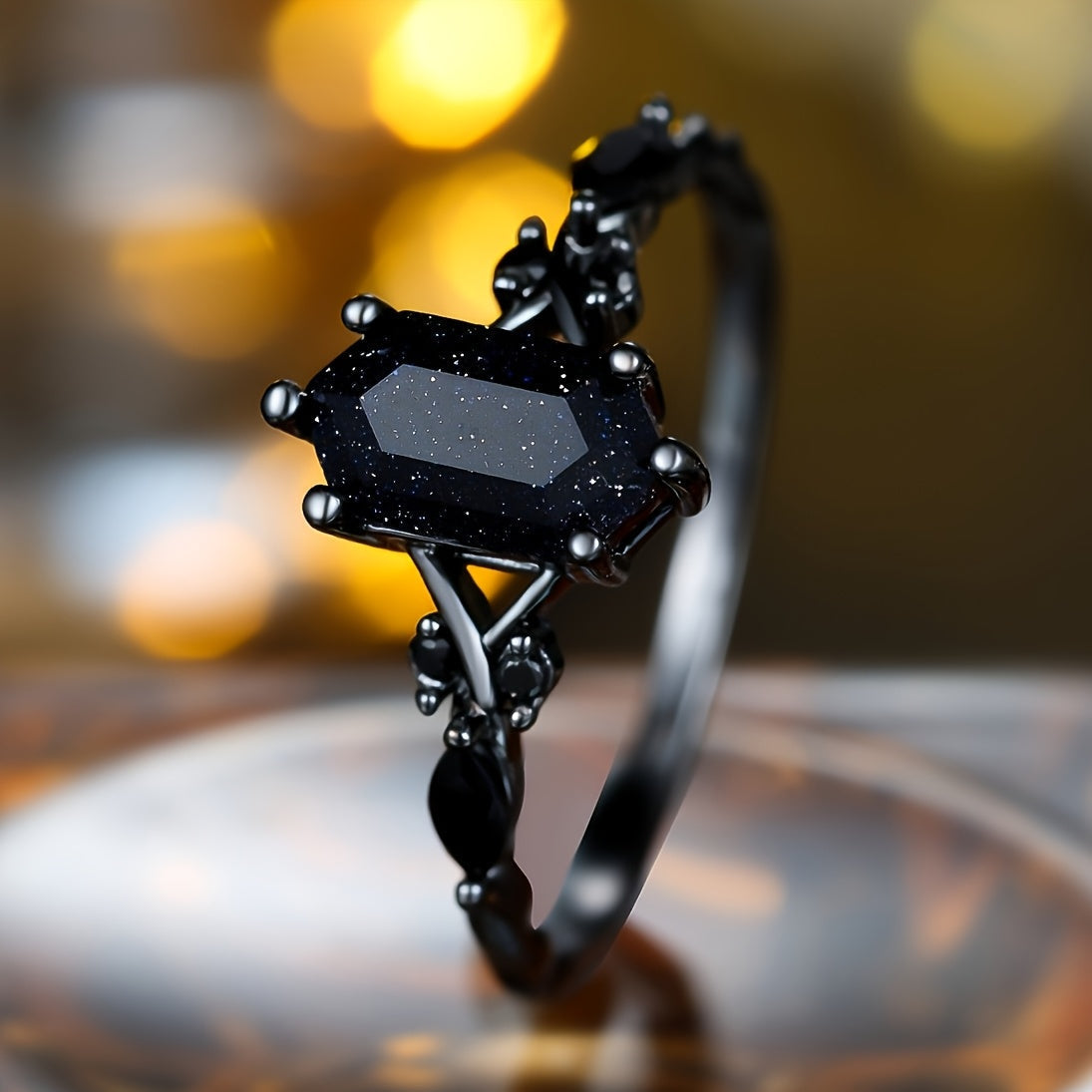 Eleganter Ring aus schwarzem Kristall