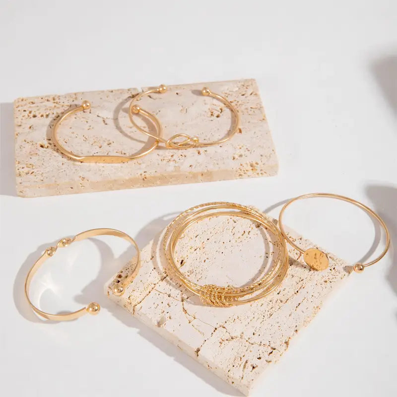 Elegantes Goldenes Armband-Set