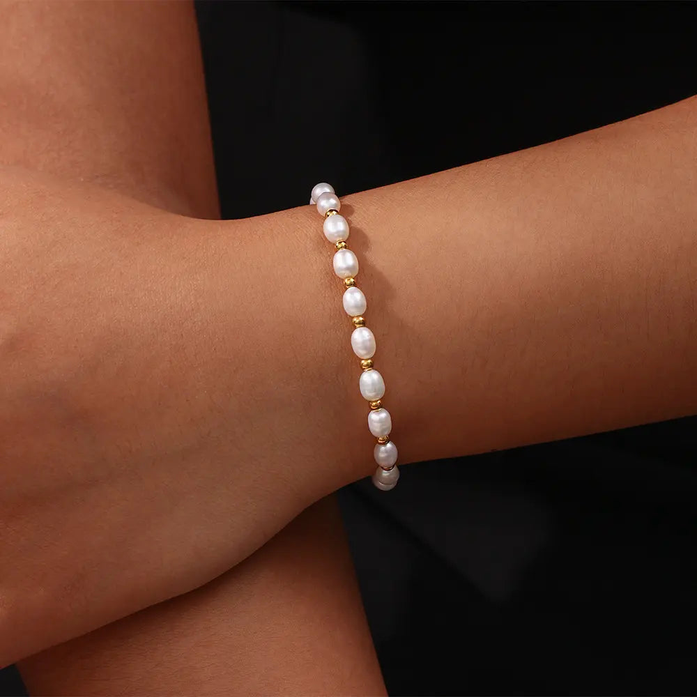Elegantes romantisches Perlenarmband