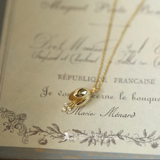 Goldene tränenförmige Charms-Halskette