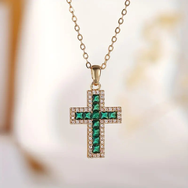 Elegante Smaragd Kreuz Anhänger Halskette