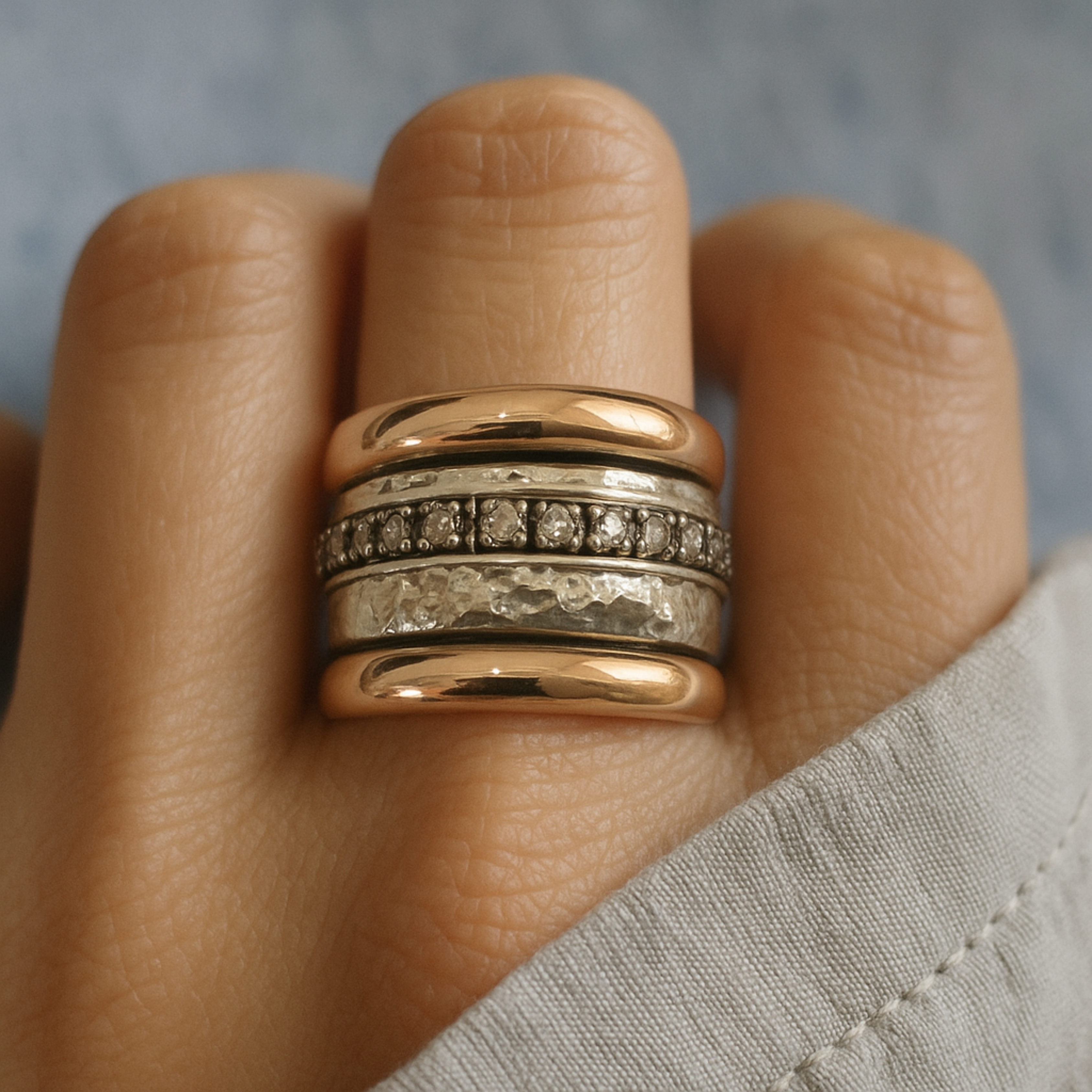 Dicker Vintage-Ring in Gold und Silber