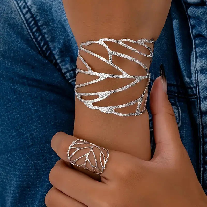 Elegantes Vintage-Armband mit Blattmotiv