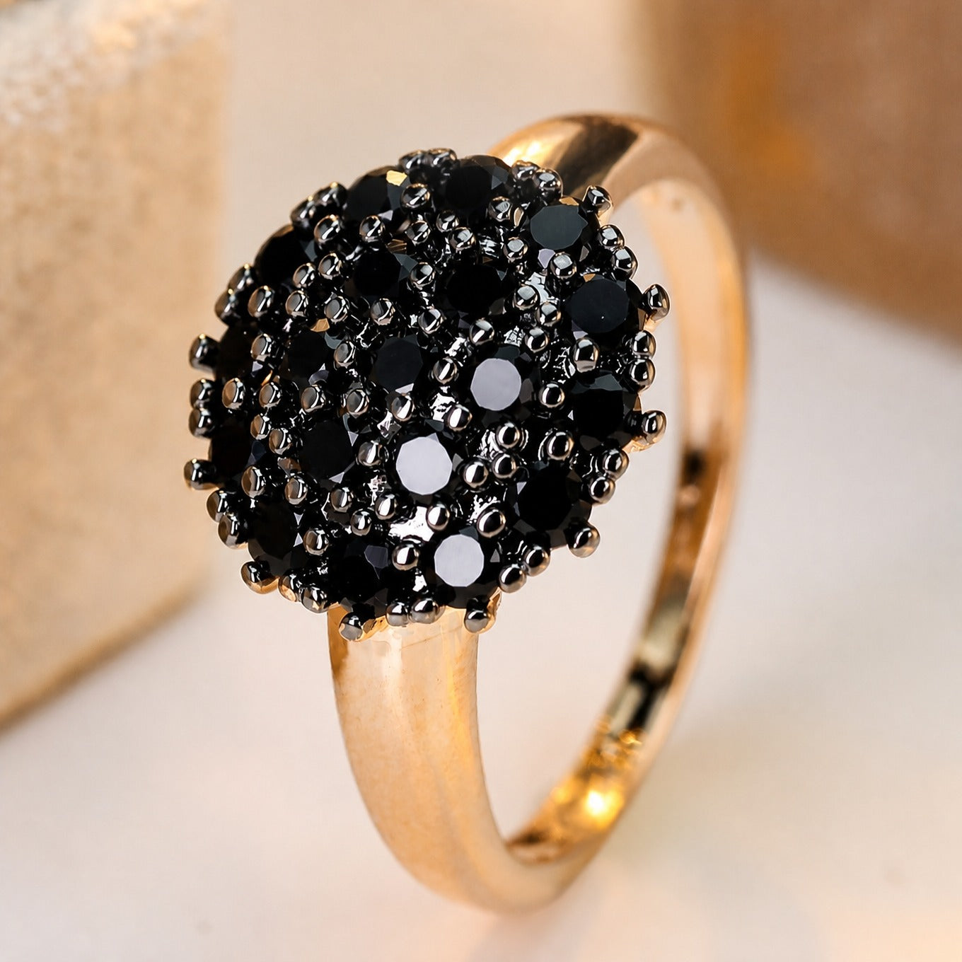 Eleganter Onyx-Gold-Ring