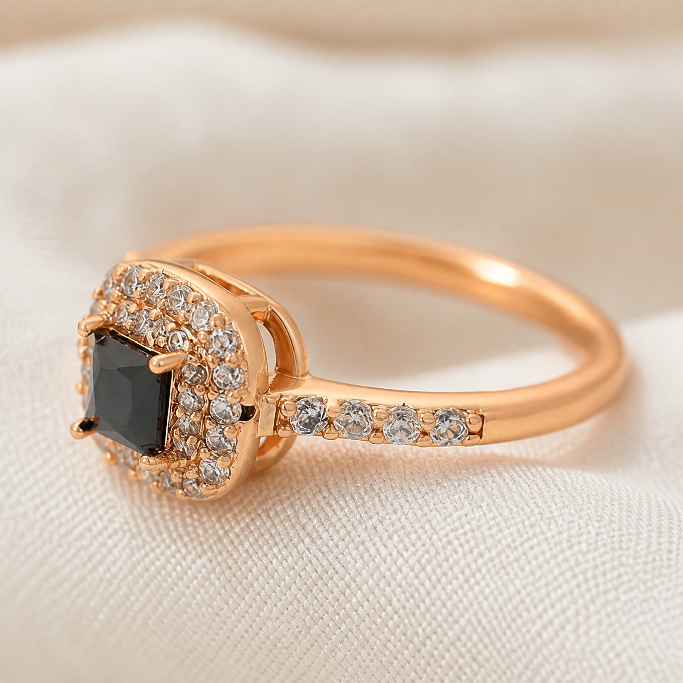 Eleganter Goldring mit schwarzem Onyx