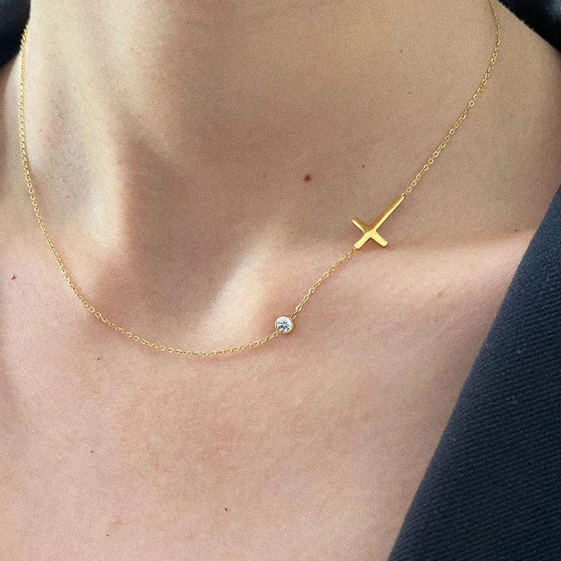 Strahlendes seitliches Kreuz-Halsband