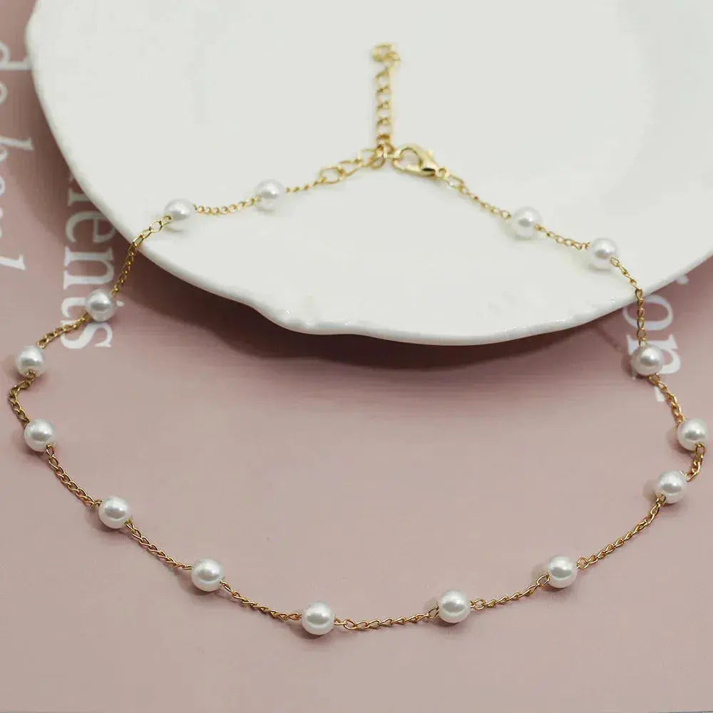 Elegante Goldkette mit Perlen