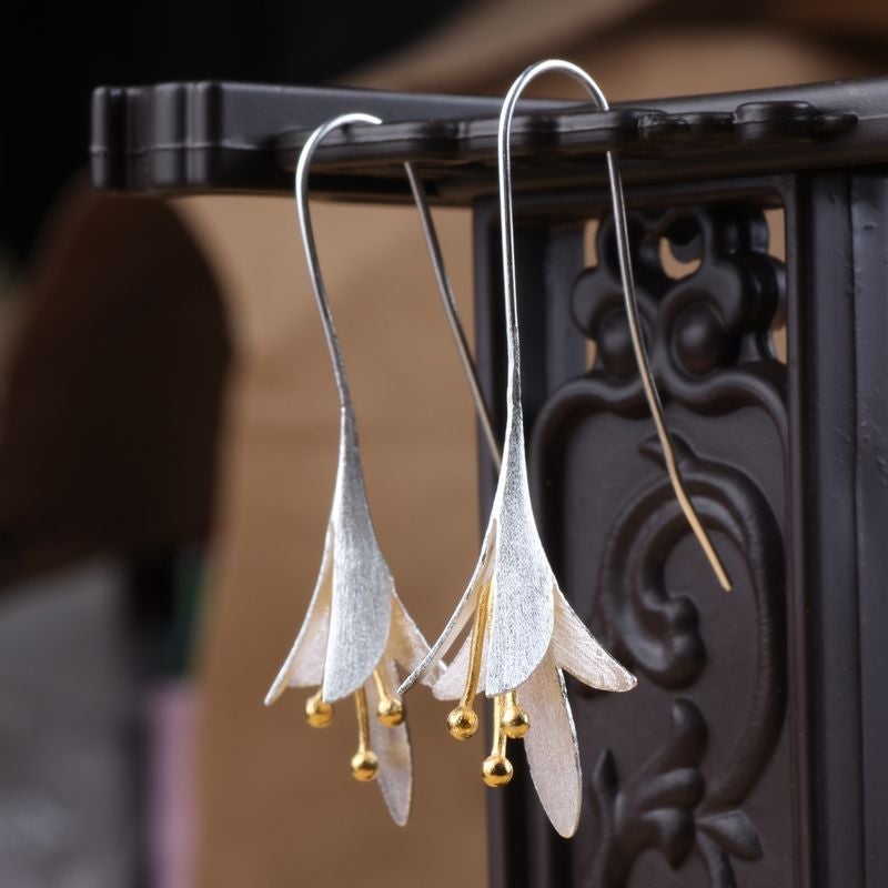 Elegante Silberblütenohrringe