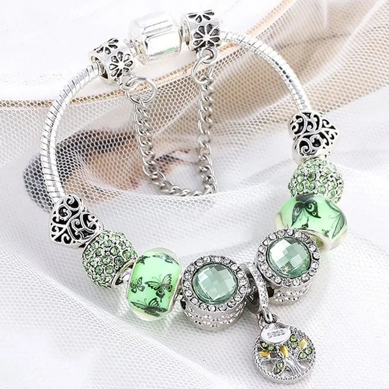Schickes Armband aus Silber und grünem Kristall