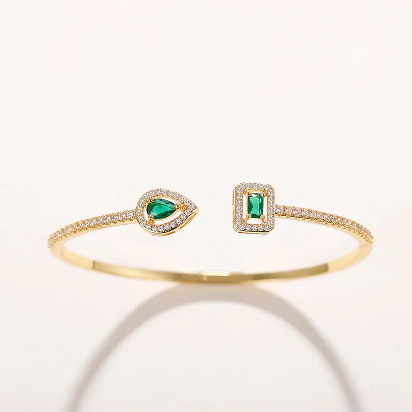 Elegantes Gold Skulpturarmband