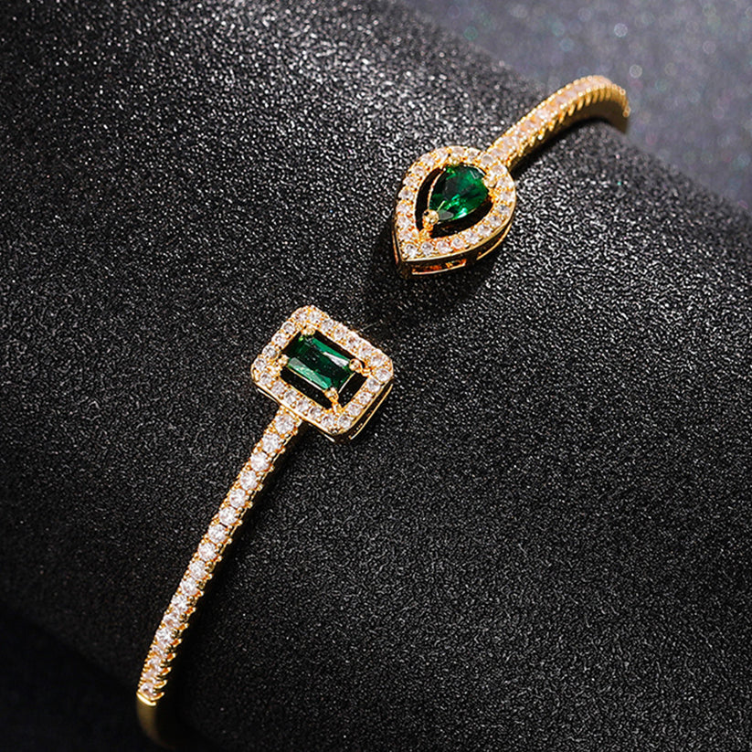 Elegantes Gold Skulpturarmband