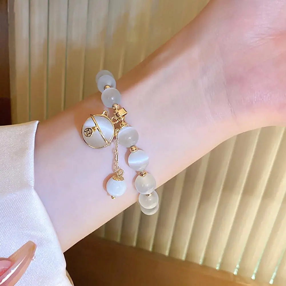 Perlenarmband mit Glückskatze-Anhänger