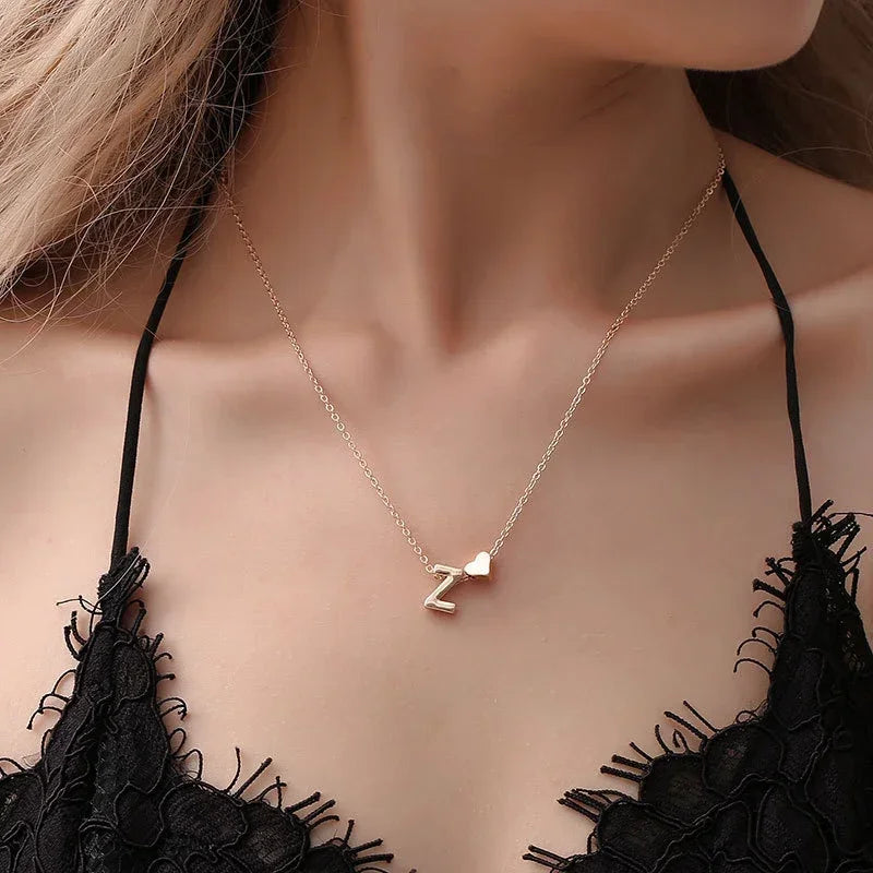 Elegante Gold Herz Initial Halskette