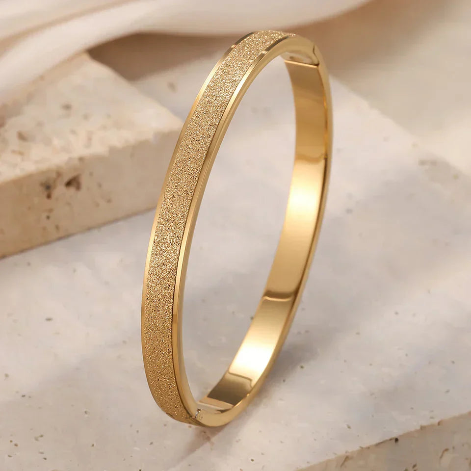 Elegante Minimalistische Goldarmreifen