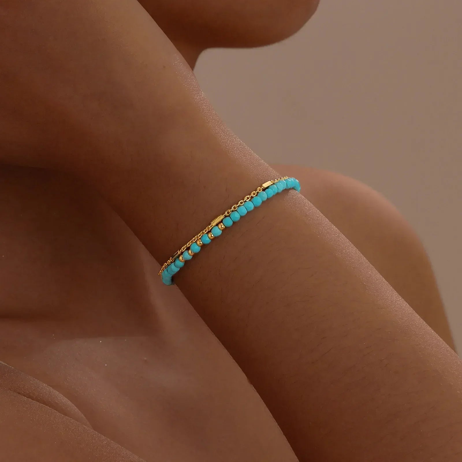 Strahlendes Gold-Türkis Kettenarmband