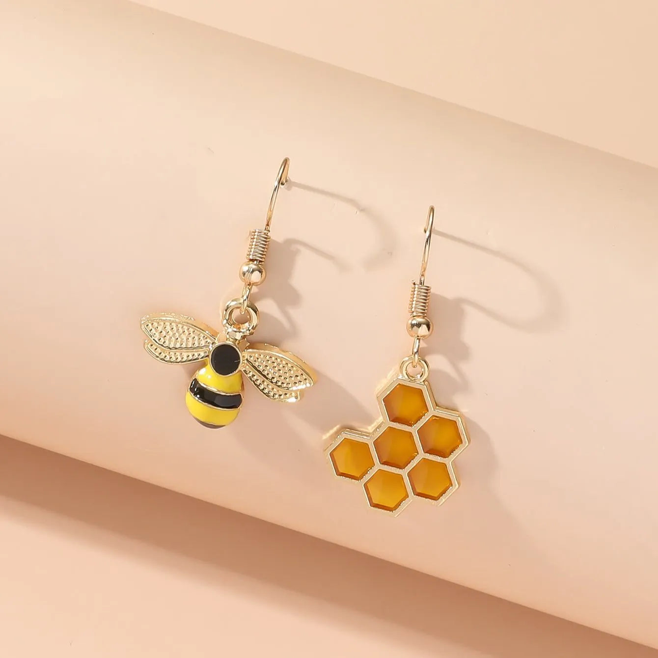Honigwaben- und Bienenohrringe – Schmuck in Goldtönen für Frauen