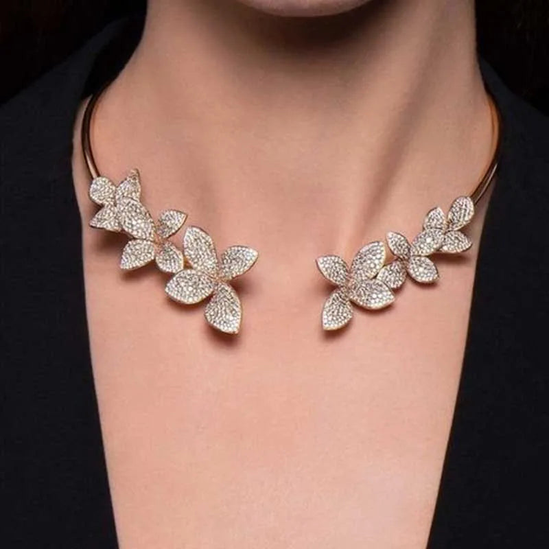 Elegante Blumen-Kristall-Halskette