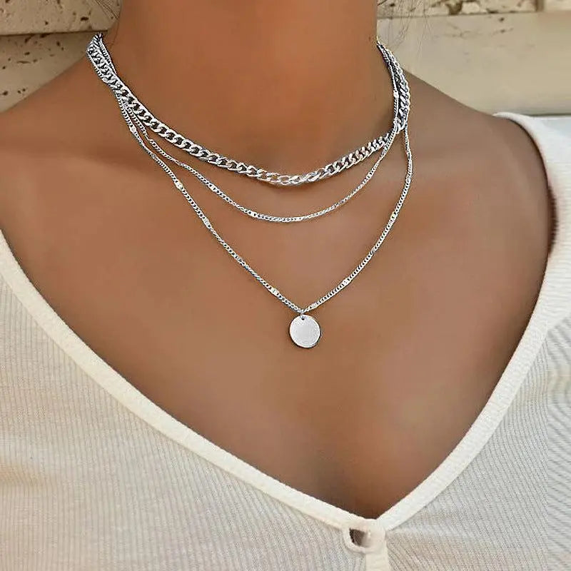 Elegante Halskette aus Gold- und Silberbeschichtung