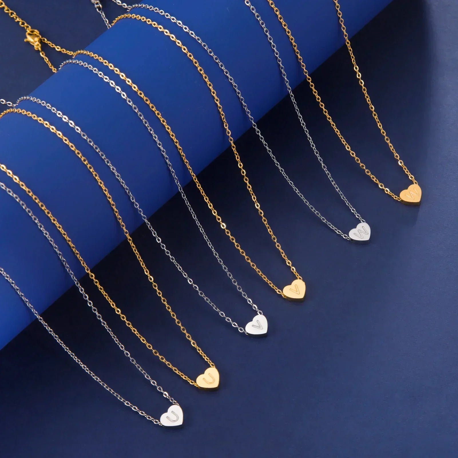 Zeitloses Herz Initial Choker Halskette