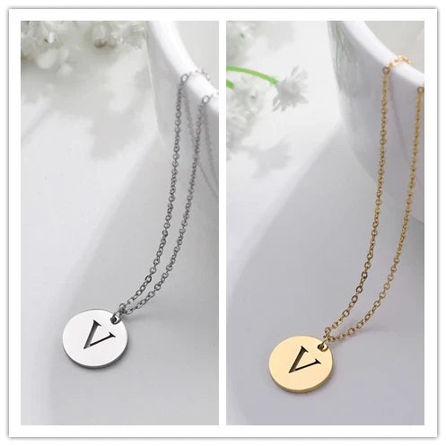 Elegante Goldbuchstaben-Anhänger-Halskette