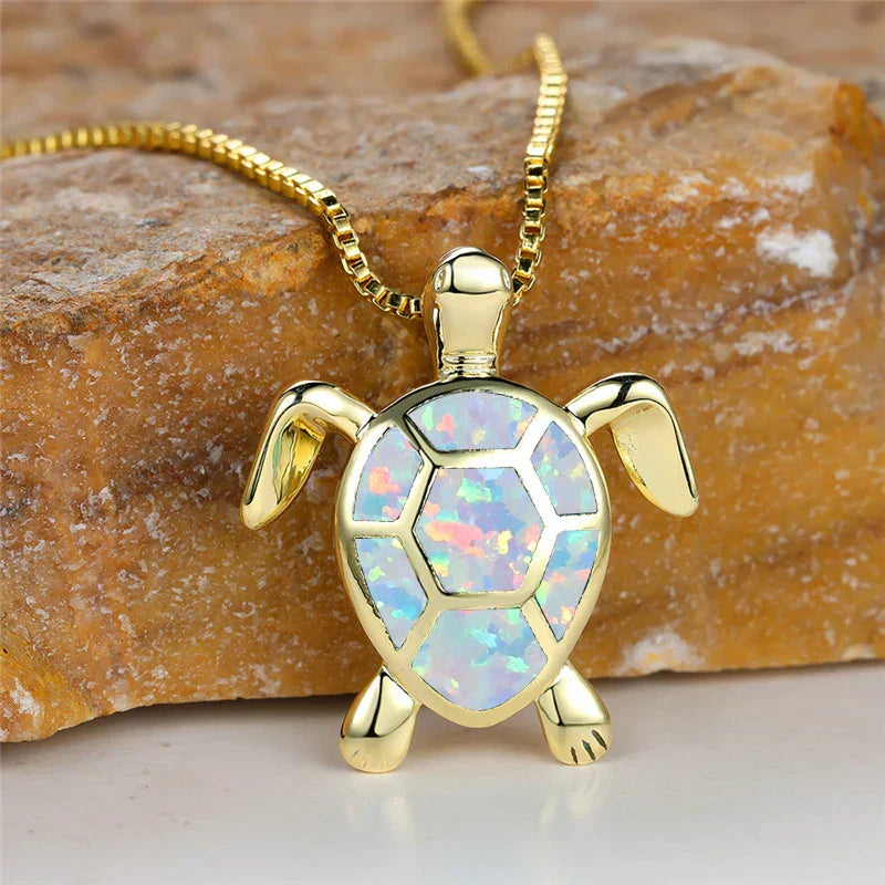 Vintage Goldgrüner Feueropal Schildkröten-Anhänger Halskette