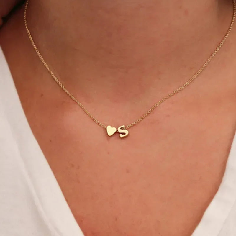 Elegante Gold Herz Initial Halskette