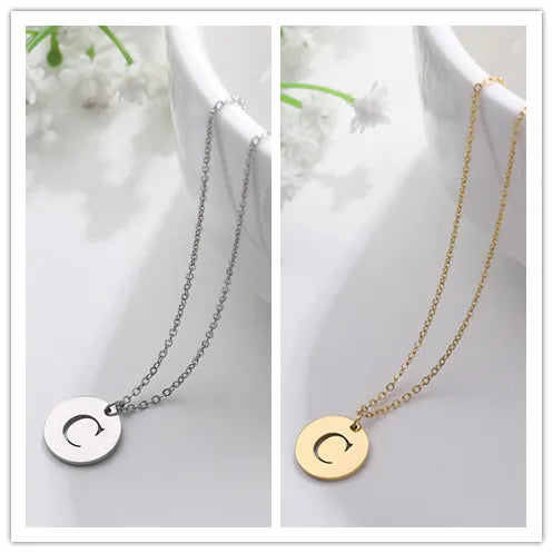 Elegante Goldbuchstaben-Anhänger-Halskette