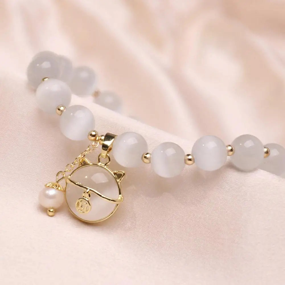 Perlenarmband mit Glückskatze-Anhänger
