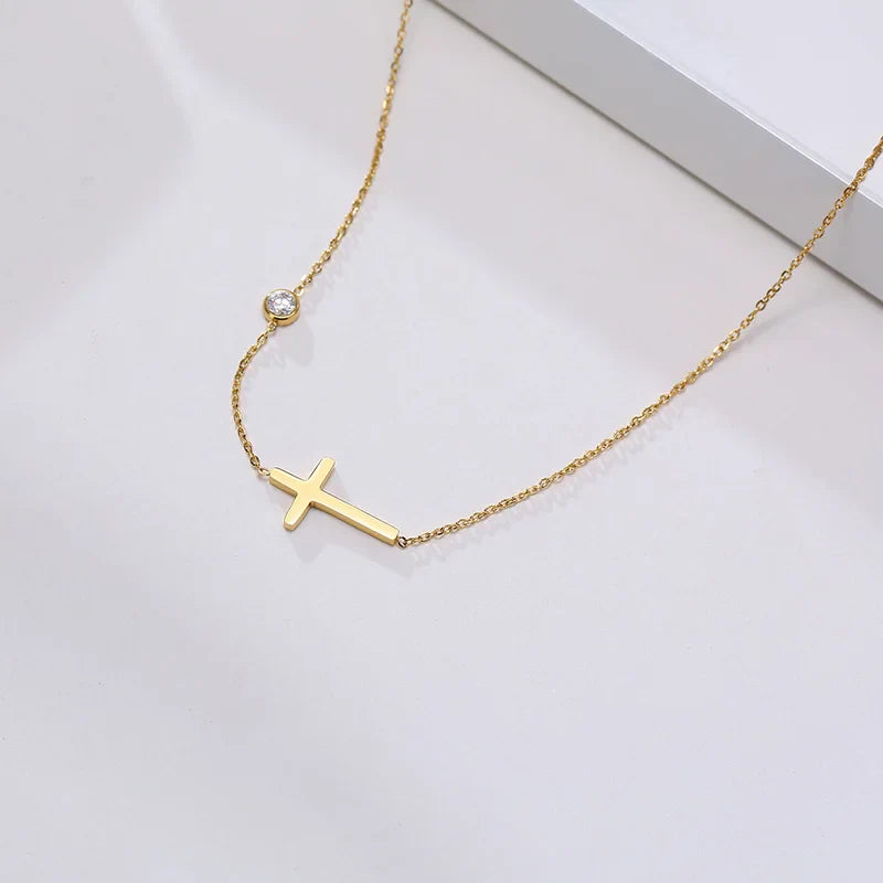 Strahlendes seitliches Kreuz-Halsband