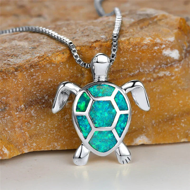 Vintage Goldgrüner Feueropal Schildkröten-Anhänger Halskette