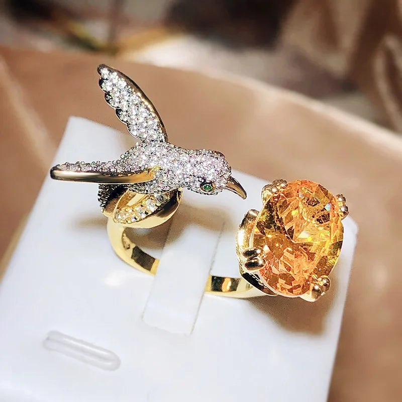 Verstellbarer Kolibri Edelsteinring – Zirkon, 14K vergoldet