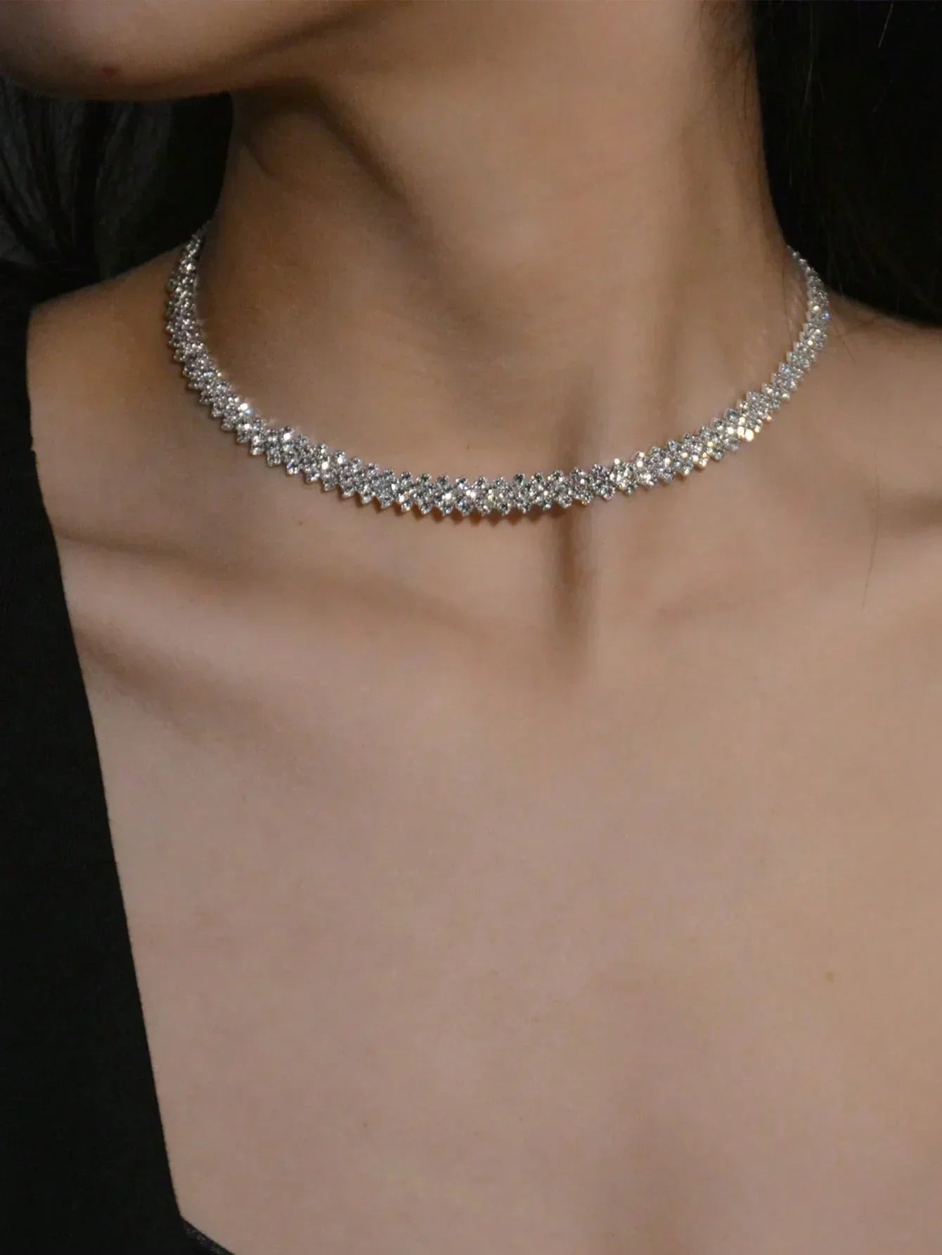Elegantes Strass-Halsband