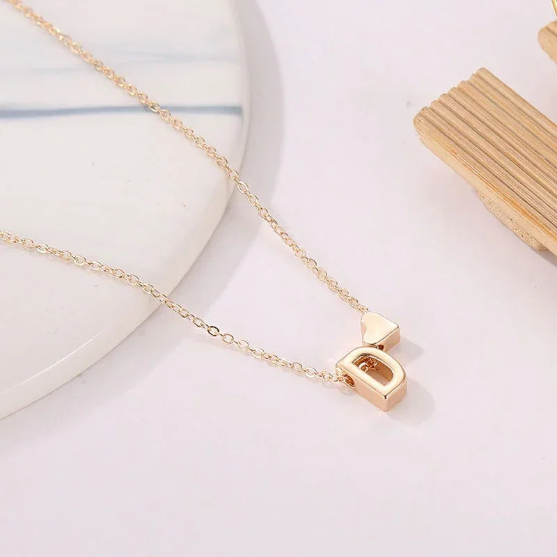 Elegante Gold Herz Initial Halskette