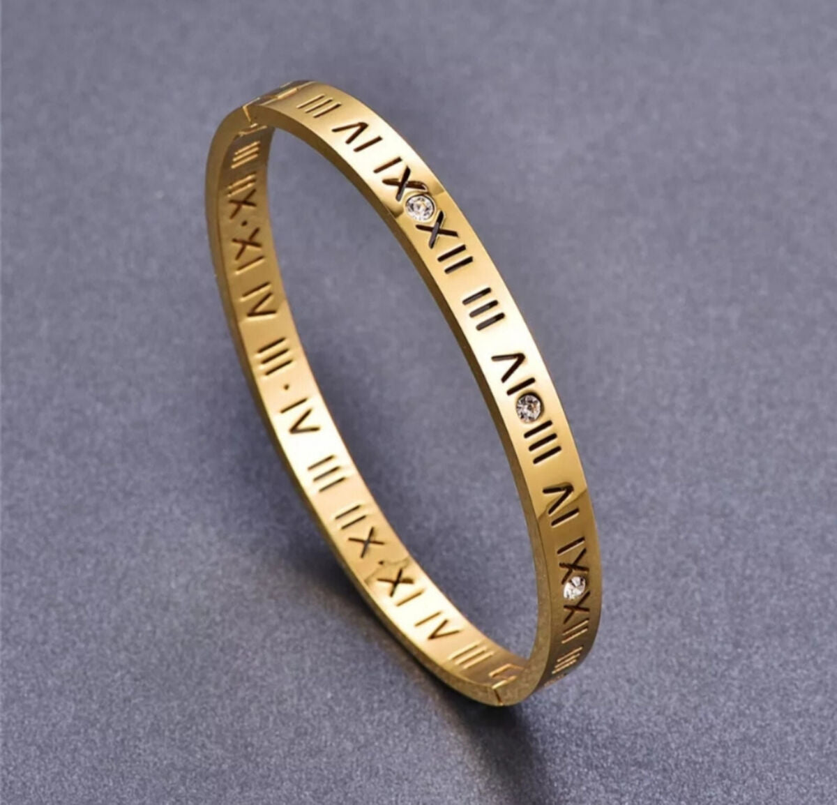 Zeitloses Armband mit römischen Ziffern