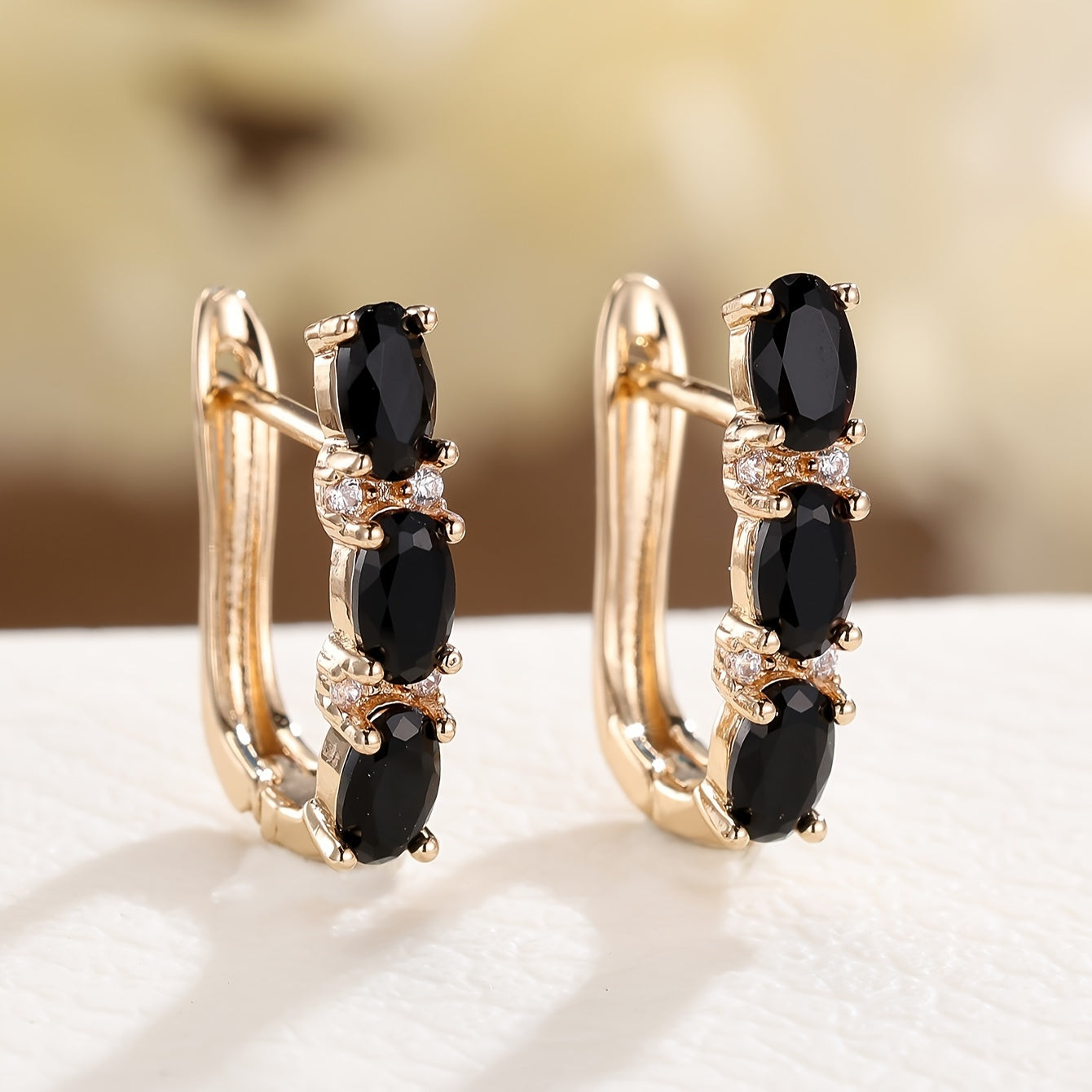 Elegante schwarze Ohrringe