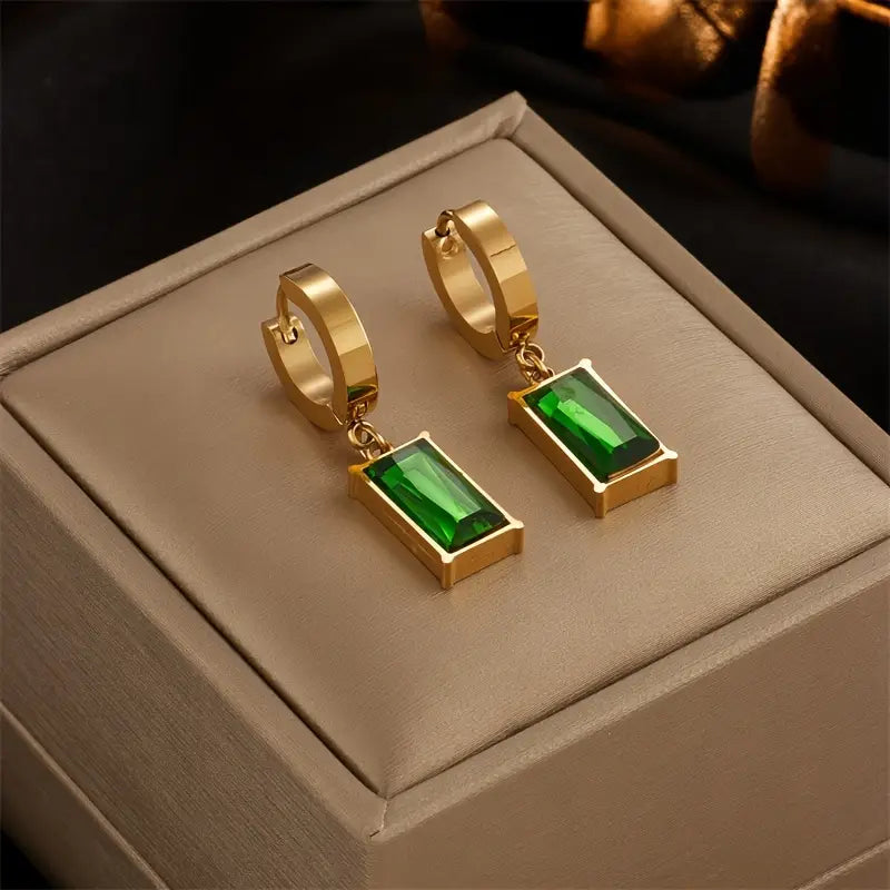 Elegantes skulptiertes Goldschmuck-Set