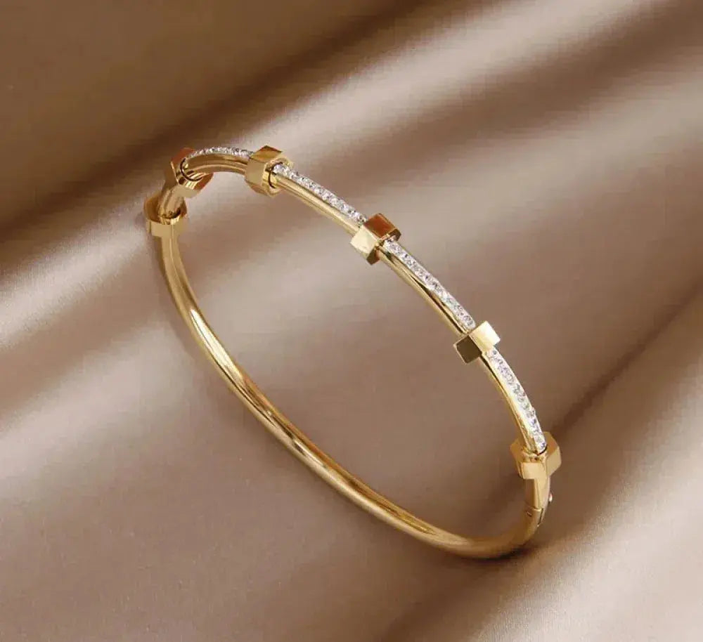 Schickes Elegantes Armband in Hellem Gold