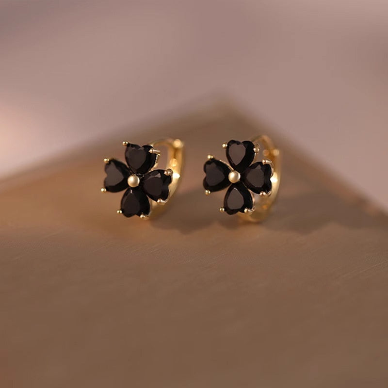 Elegante vergoldete Blumen Ohrstecker