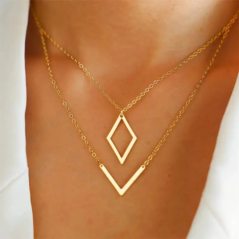 Elegante V-förmige Anhänger-Halskette mit geometrischem Design