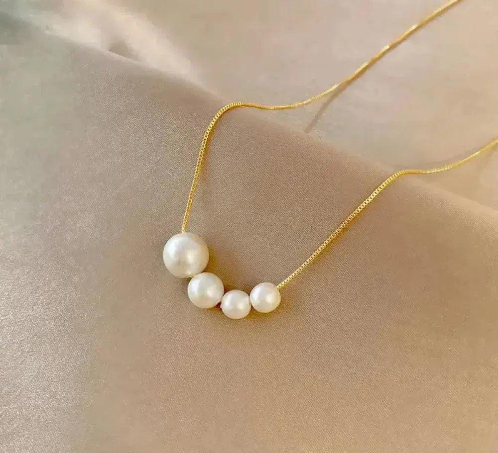 Elegante Goldkette mit Süßwasserperlen