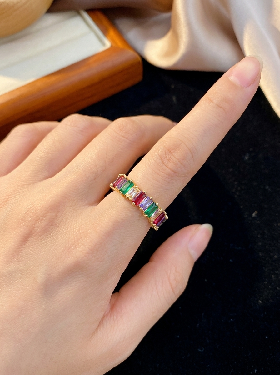 Luna - Einzigartiger Ring mit goldenen Edelsteinen