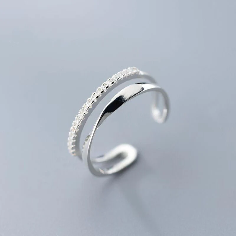 Verstellbarer Silber-Zirkonium-Ring - Ein zeitloser Schatz