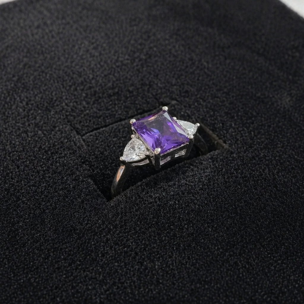 Eleganter Drei-Stein Amethyst Ring aus Weißgold