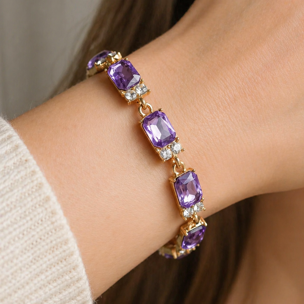 Elegantes Amethyst Gold Charm Armband